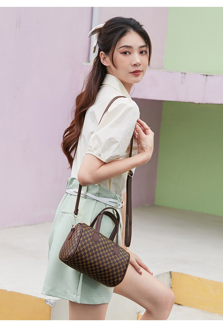 Women's Bag New Trend Fashion Casual Four Leaf Grass Printing Cross Shoulder Pillow Bag Lingge Embroidered Handbag